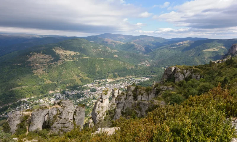 Paysage des Cévennes avec la rivière Mimente vue depuis le Causse Méjean, région huguenote